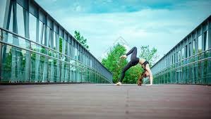 能在这么短时间内完成两套上篮动作，小佩顿这炸裂的身体天赋