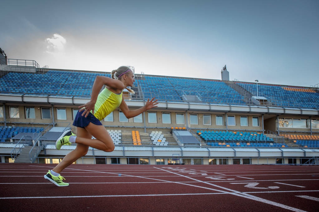 首节16分火力狂飙！杜兰特半场高效砍20分难救主